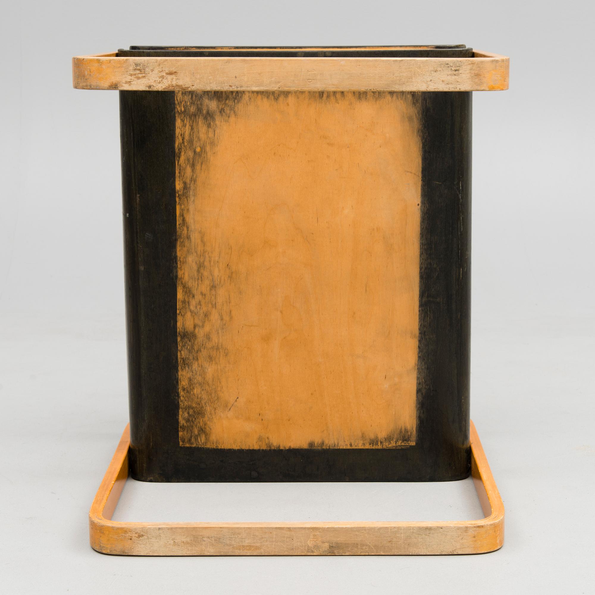 Alvar Aalto, A 1930s '75' table for O.Y. Huonekalu-ja Rakennustyötehdas A.B, Finland.