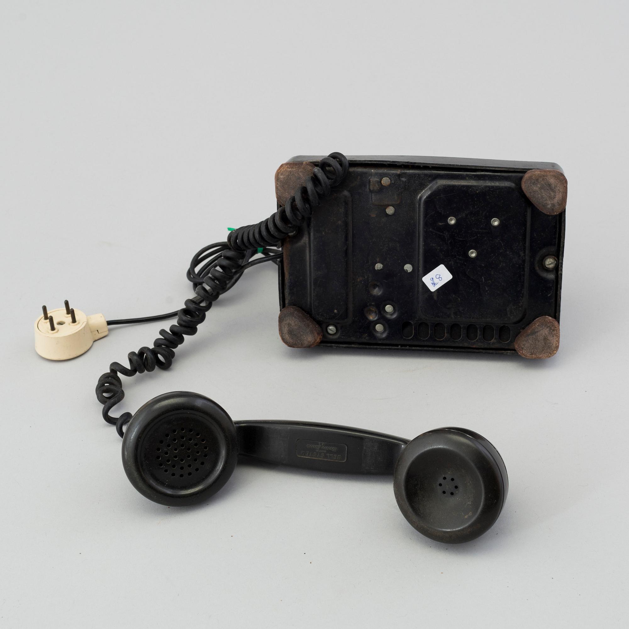 A 'model 302' telephone by Henry Dreyfuss, Bell USA 1937.