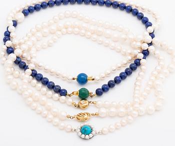 5 necklaces, cultured freshwater pearls approx 7,5-8,5 mm, lapis lazuli beads, 1 clasp 18k gold, 4 silver and metal.