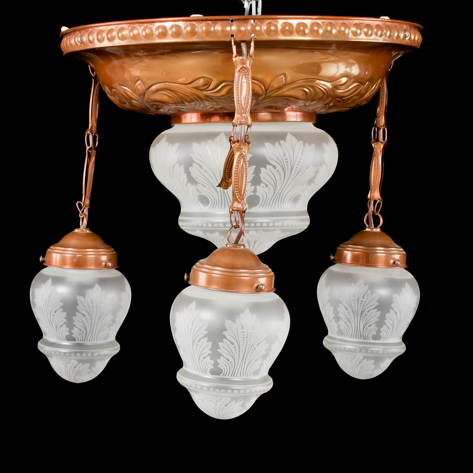 TAKLAMPA, jugend, 1900-talets första del. Höjd 45 cm.
