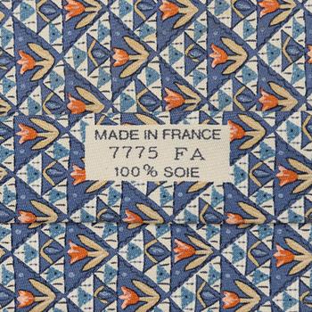 Hermès, 3 silk ties.