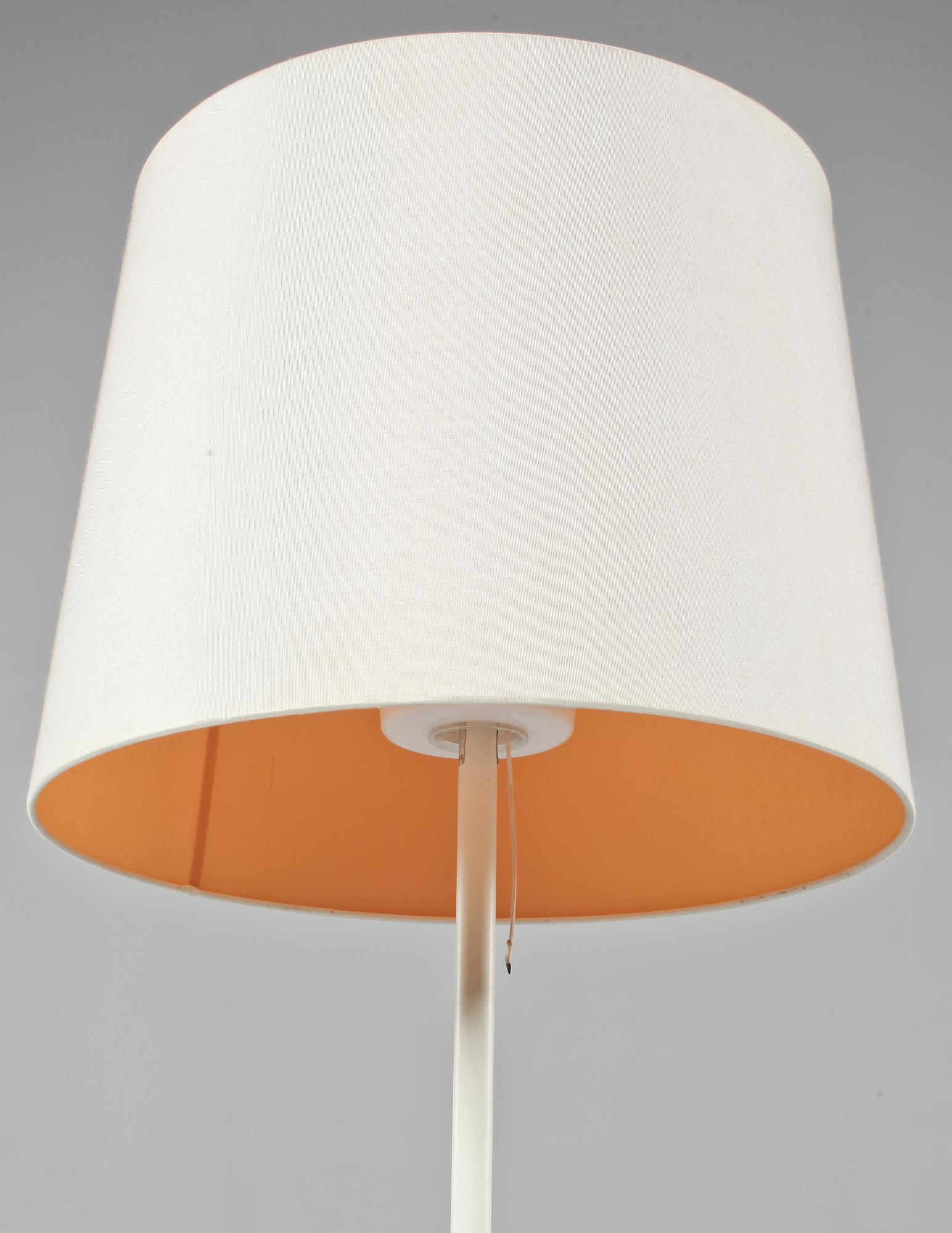 GOLVLAMPA, Luxus, 1900-talets andra hälft.