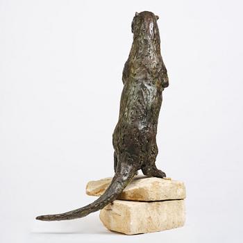 Hamish Mackie, "Standing otter".