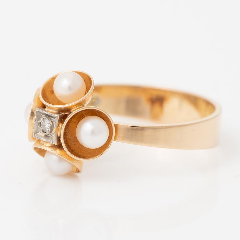 Ring 14K guld med odlade pärlor och en åttkantslipad diamant.