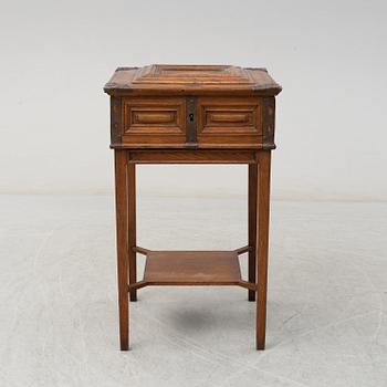 A late 18th / early 19th century box.