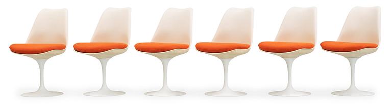 An Eero Saarinen 'Tulip' marble top table and six chairs, Knoll International.