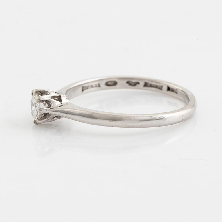 Brilliant cut diamond ring.
