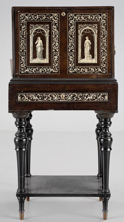 KABINETTSKÅP, troligen 1800-tal.