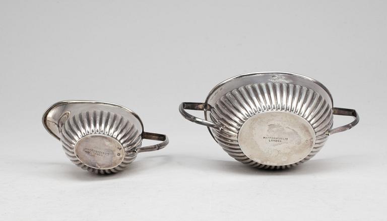 GRÄDDKANNA och SOCKERSKÅL, silver, Mappin & Webb,  Sheffield 1908, Ca 124 g.