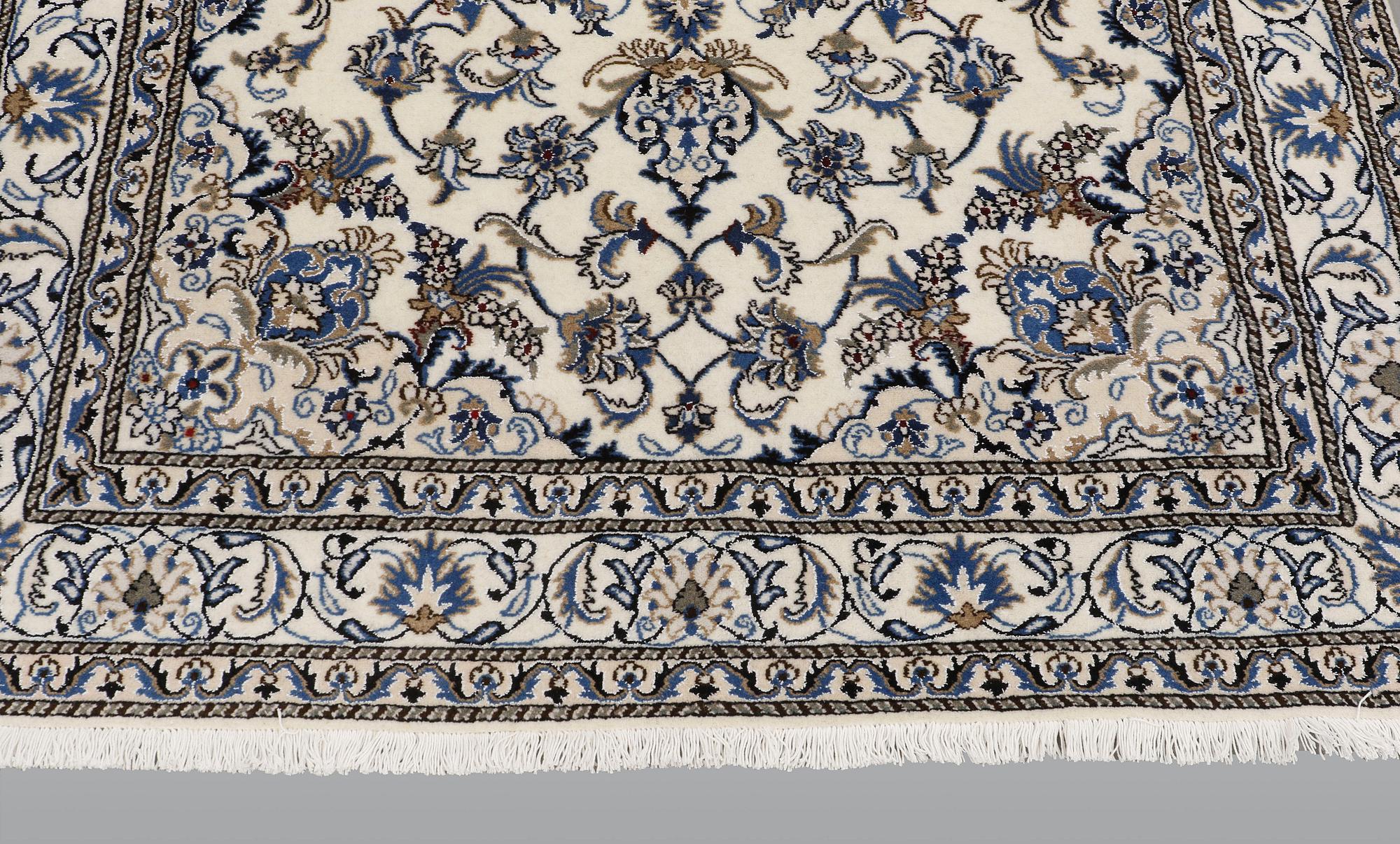 Matta, Nain part silk, ca 240 x 164 cm.