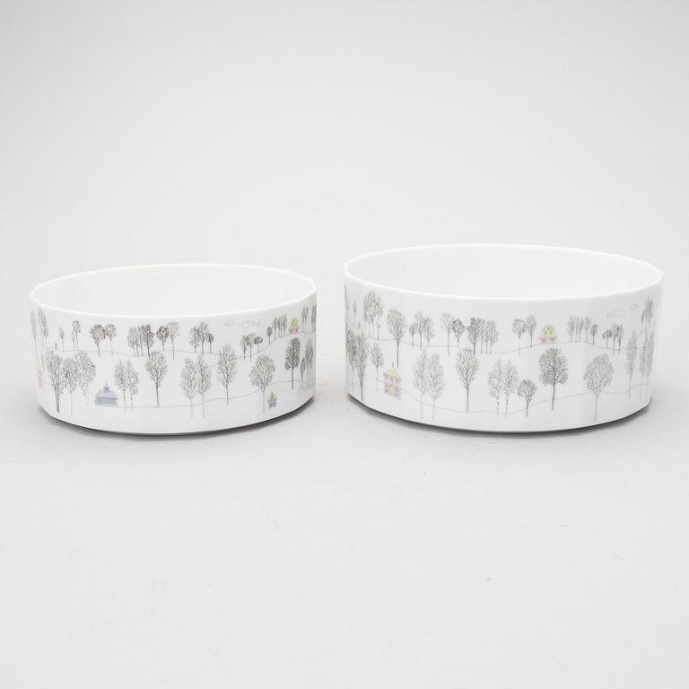A 53 piece "Winterreise" & "Polygon"  dinner/coffee set by Rut Bryk and Tapio Wirkkala for Rosenthal. Late 20th century.