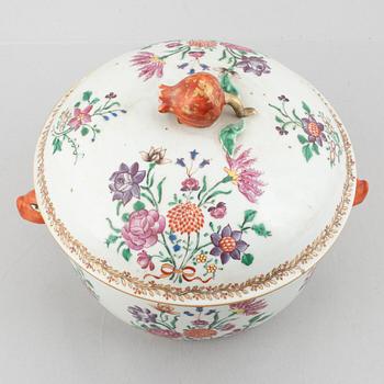 An export porcelain tureen with cover, China, Qianlong (1736-95).