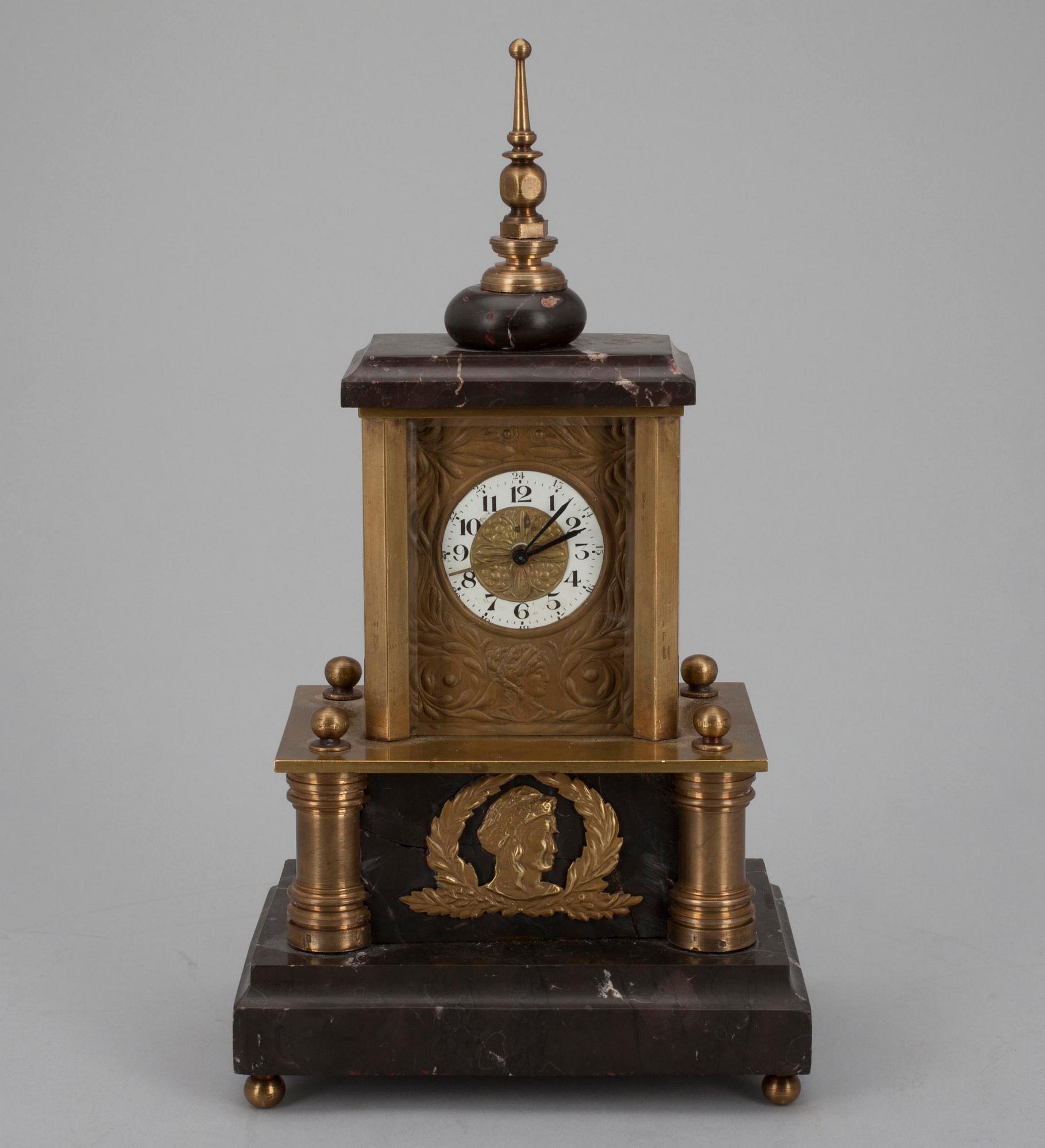 BORDSUR, sten samt mässing, 1900-talets början.