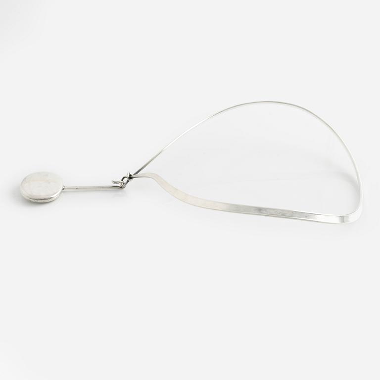 Vivianna Torun Bülow-Hübe/Georg Jensen halsring med hänge, sterling silver.