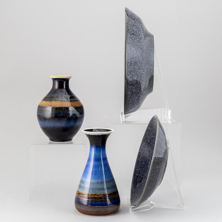 GÖSTA MILLBERG, a set of two stoneware dishes and two vases, Rörstrand.