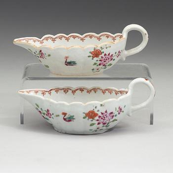 A pair of export porcelain famille rose sauce boats, Qing dynasty, Qianlong (1736-1795).