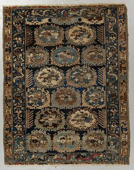 MATTO, an antique/a semi-antique Northwestern Persian, ca 158-159 x 124-126,5 cm.
