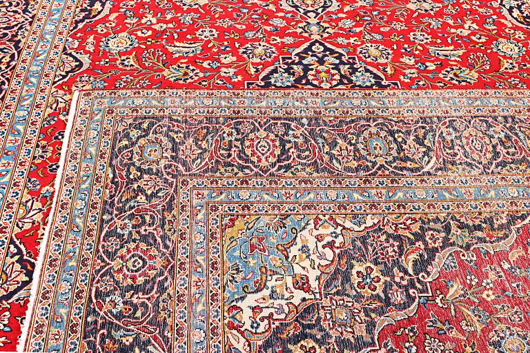 A Kashan carpet, c. 412 x 300 cm.
