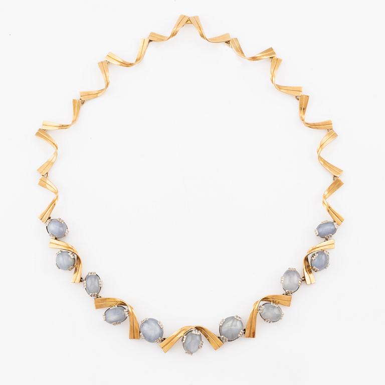 Necklace, G. Arenhill, 18K gold with star sapphires.