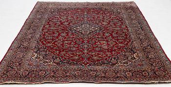 A semi-antique carpet, Kashan, c. 310 x 215 cm.