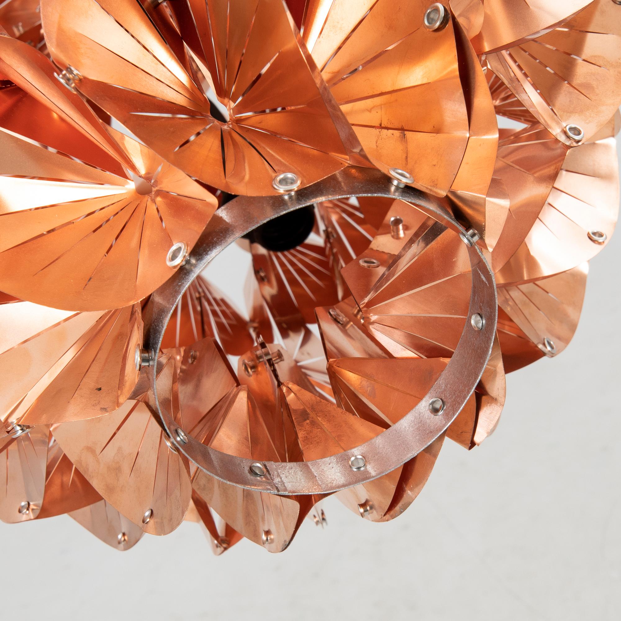 Lisa Hilland, ceiling lamp/table lamp from the Glamrocks 2023 series.
