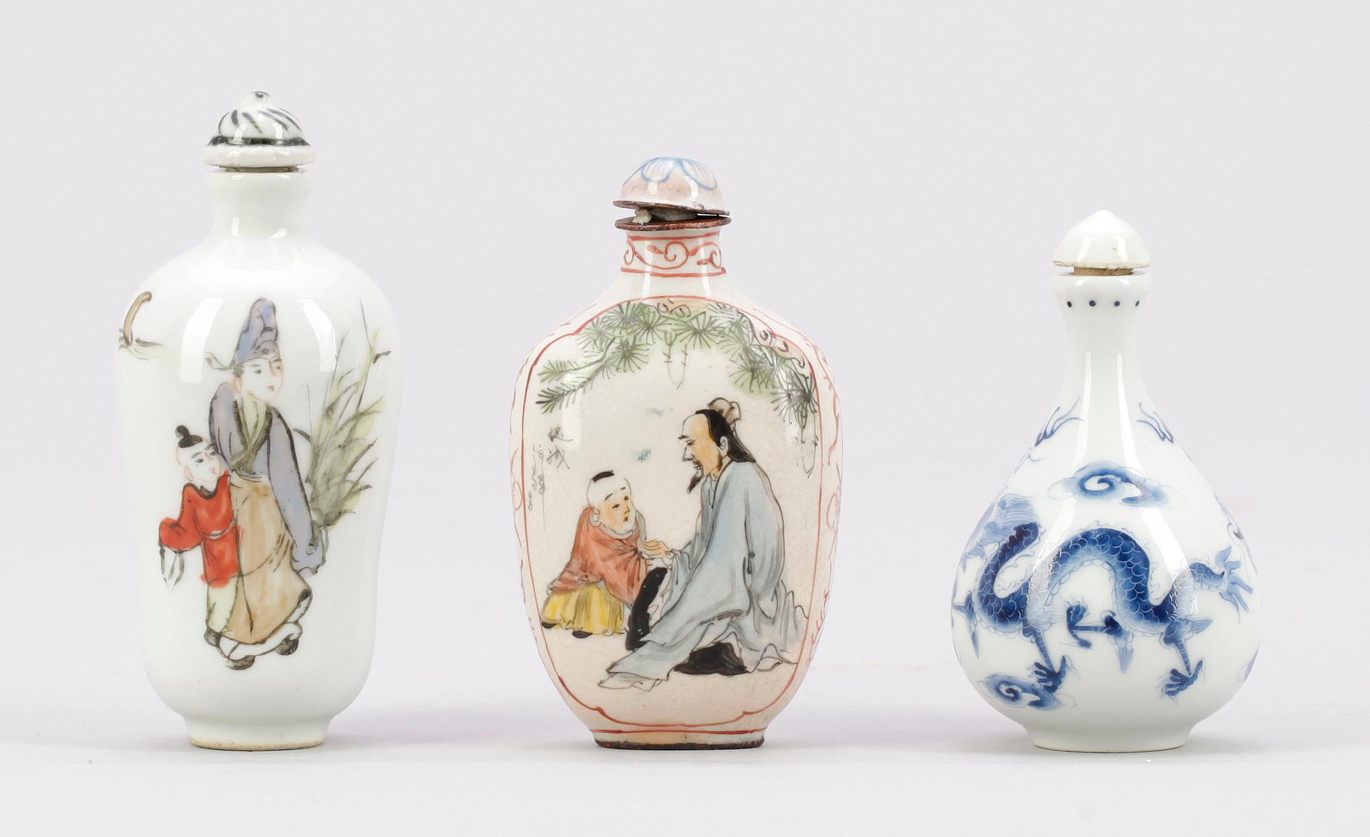 SNUSFLASKOR, 3 st, porslin, Kina, 1900-tal.