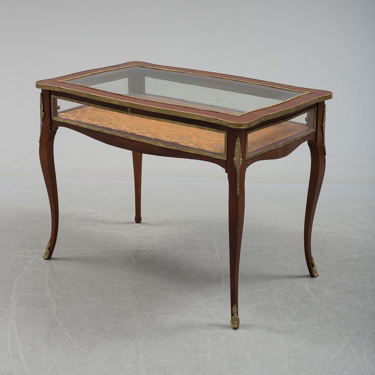 MONTERBORD, rokokostil, 1900-talets andra hälft.