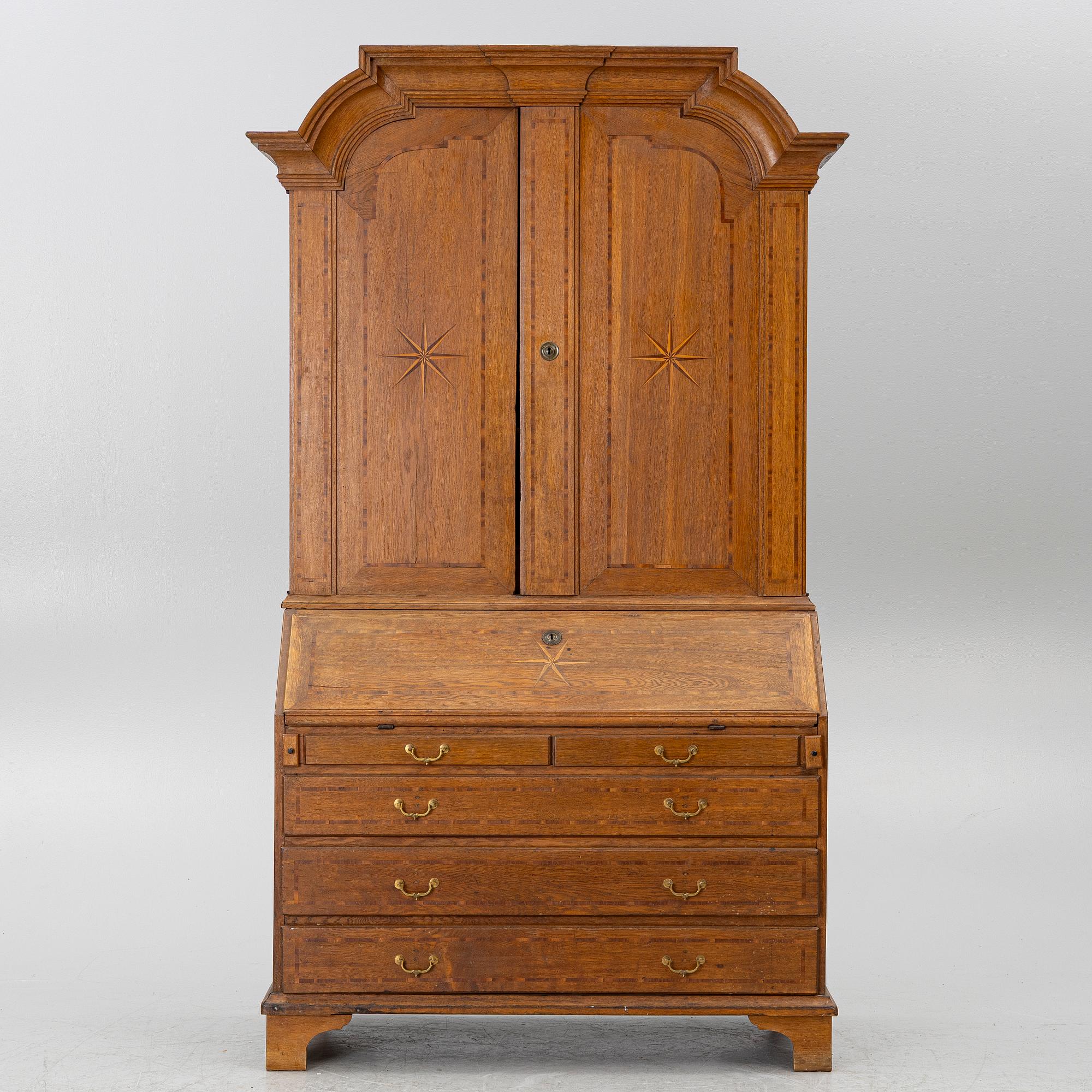 Writing cabinet, 18th century.