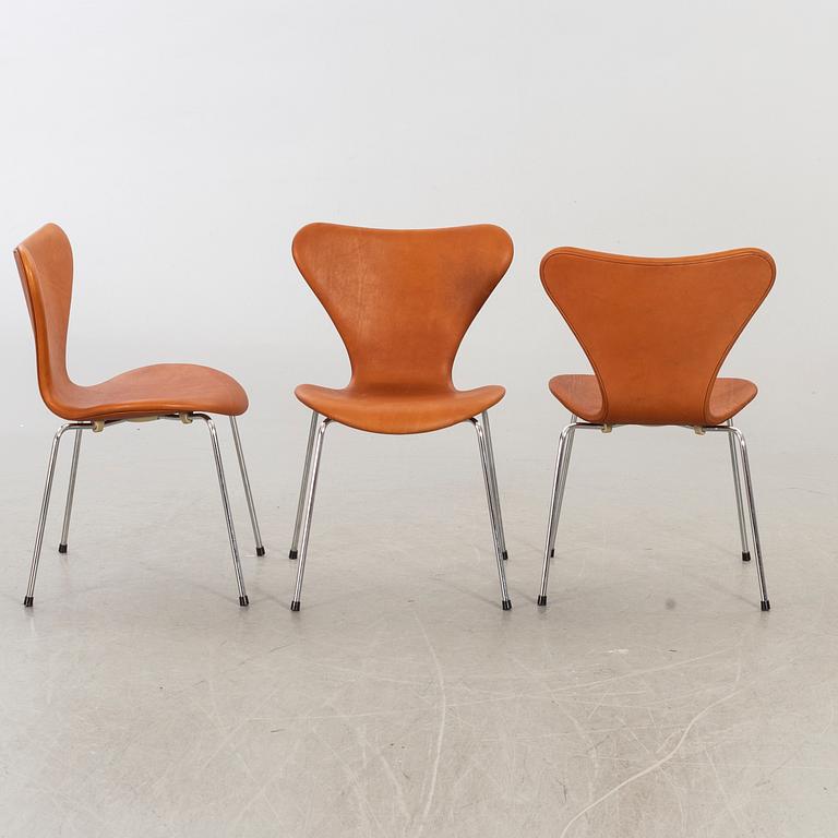 ARNE JACOBSEN,  a set of six "Series 7 Chair" for Fritz Hansen.