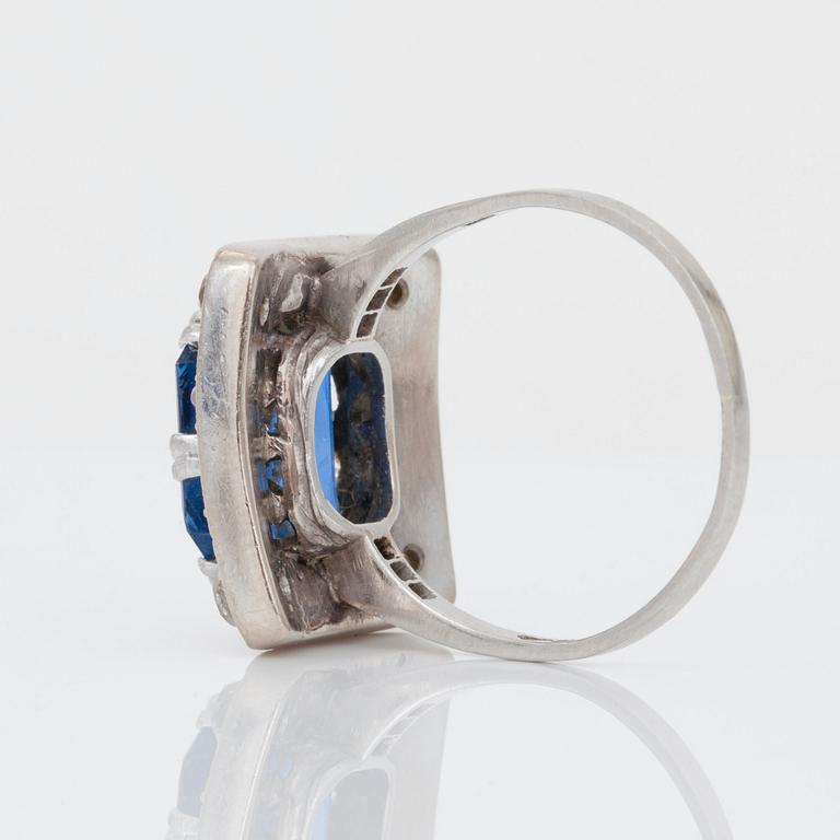 A natural sapphire, circa 7.00 cts, and antique-cut diamond ring.