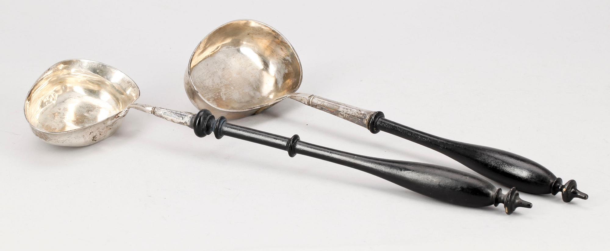 SOPPSLEVAR, 2 st, silver, varav den ena tillverkad 1920. 1800/1900-tal.