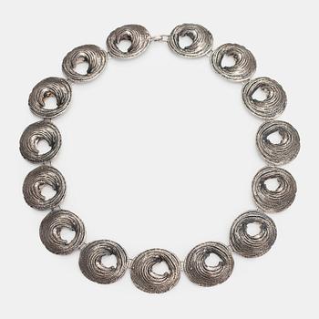 Helky Juvonen, Halsband, sterlingsilver. Westerback, Helsingfors 1973.