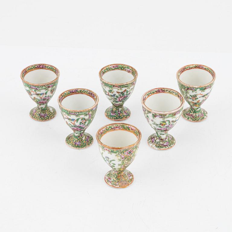 A set of 14 pieces from a porcelain service, Kanton, China, Qing dynasty, 19th century.