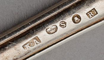 BESTICK, 26 delar snarlika, silver, 1900-talets andra hälft. Vikt ca 820 gram.