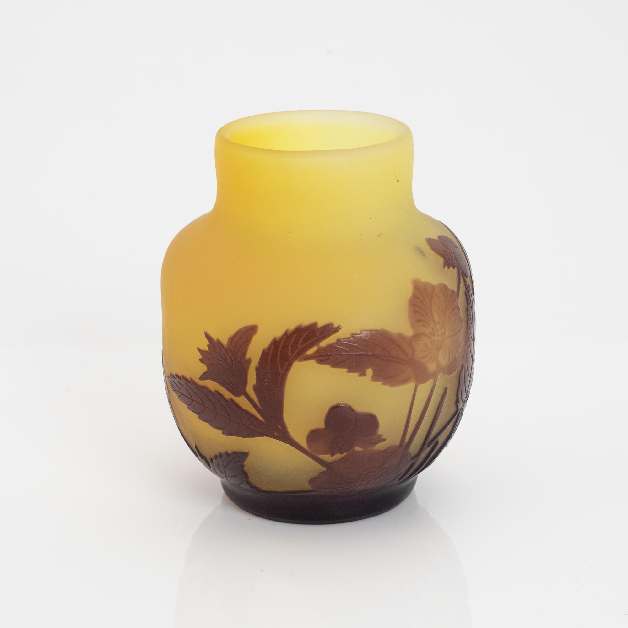 Emile Gallé, vas, överfångsglas, Nancy, Frankrike, signerad.