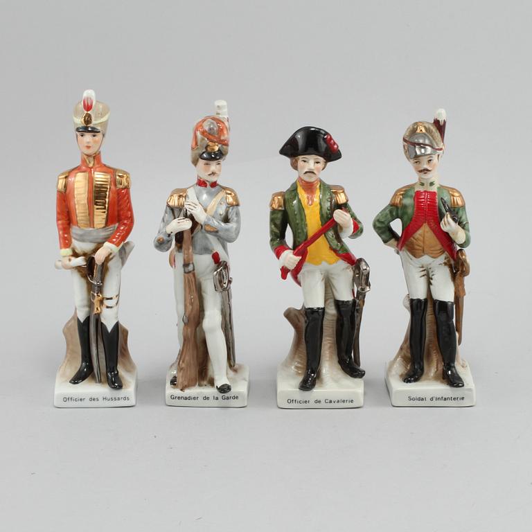 FIGURINER, 4 st, porslin, 1900-talets andra hälft.