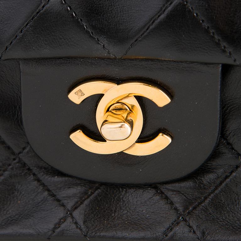 CHANEL, "Double Flap Bag", LAUKKU.