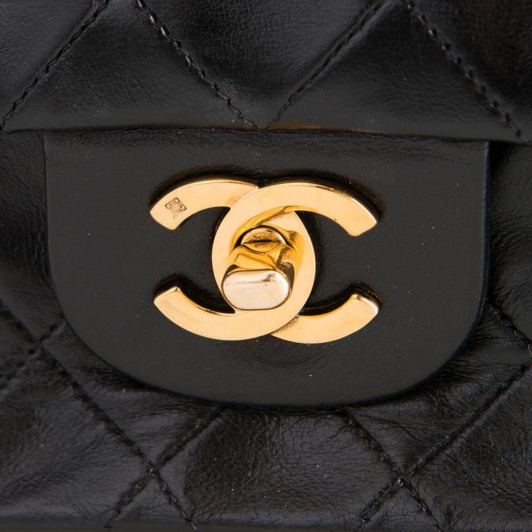 CHANEL, "Double Flap Bag", LAUKKU.