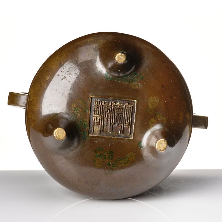 A copper alloy censer, Qing dynasty, 18th/19th Century.