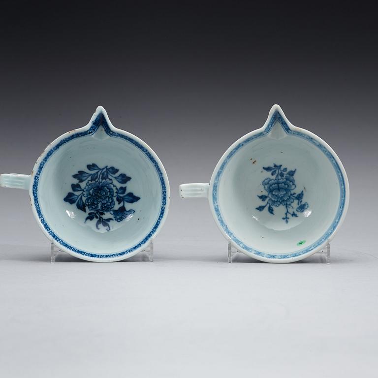 A set of two blue and white sauce boats, Qing dynasty, Qianlong (1736-95).