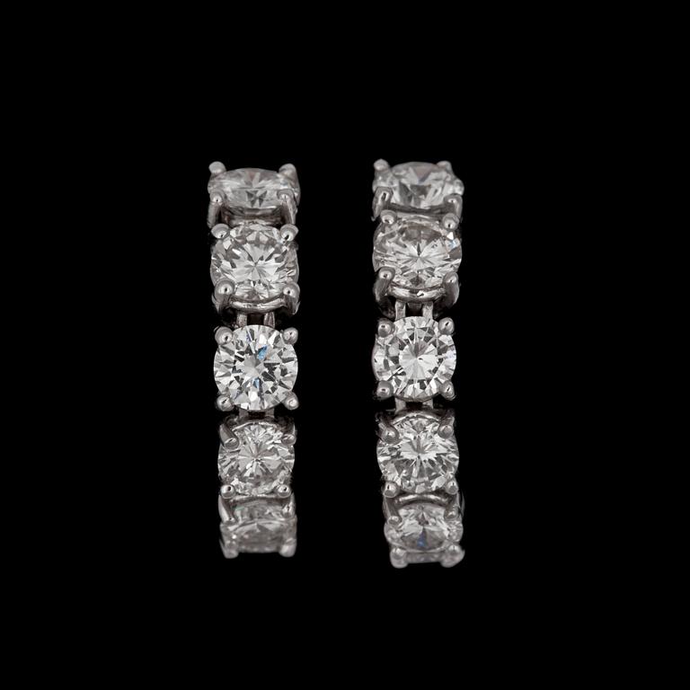 A pair of brilliant cut diamond earrings, tot. 2.30 cts.