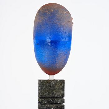 Bertil Vallien, a unique sand-cast glass sculpture of a head, on a high pedestal of polished limestone, Kosta Boda.