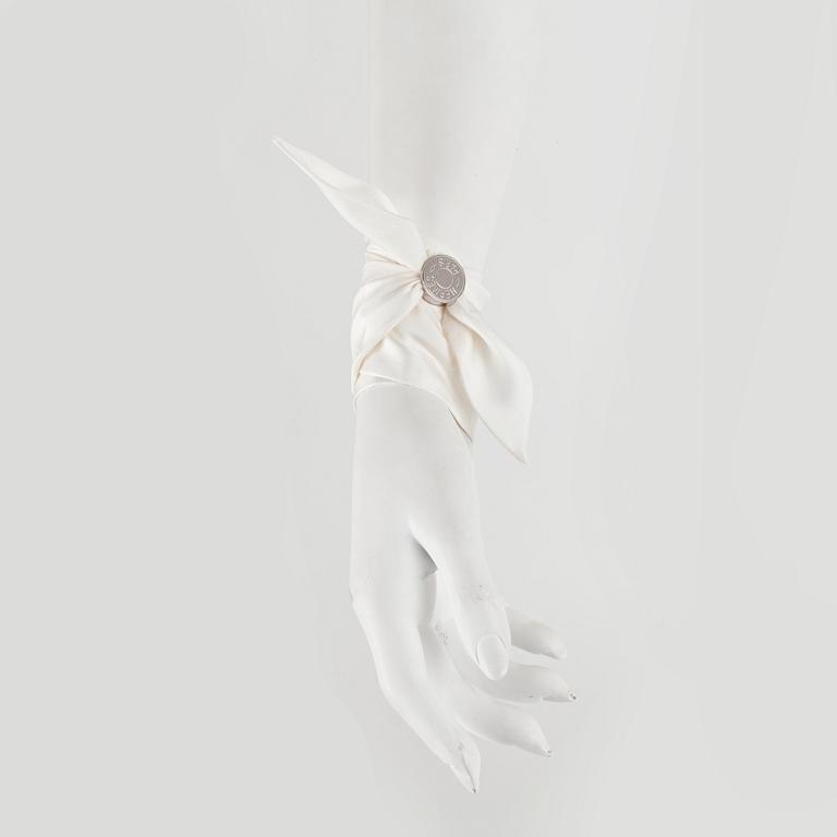 HERMÈS, three silk braclets with palladiumcovered locks.