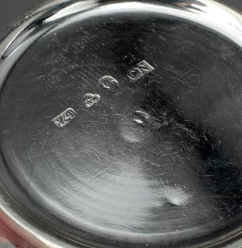 LOCKASKAR, ett par, silver, Carl Nyström, Stockholm, 1854. Total vikt ca 49 gram.