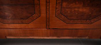 BOKSKÅP, Frankrike, 1900-talets första hälft.