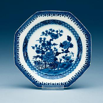 1928. A set of 12 blue and white dinner plates, Qing dynasty, Qianlong (1736-95).
