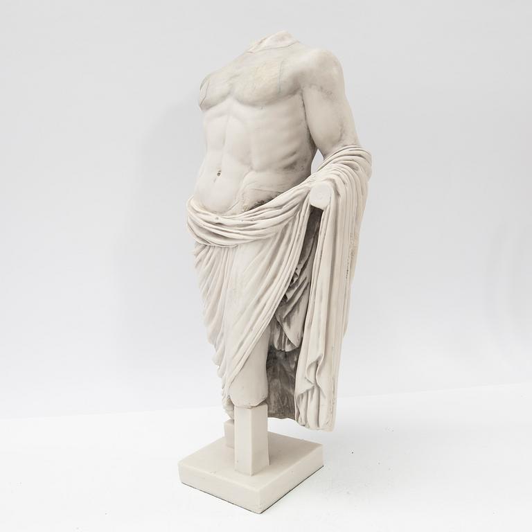 Skulptur, konstmassa, replik från Milles antiksamling.