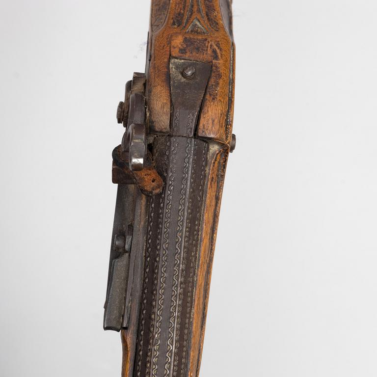 A Percussion rifle, 19th century.