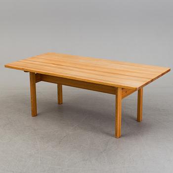 An "Asserbo" dinner table, designed by Børge Mogensen for Karl Andersson & Söner, second half of the 20th century.