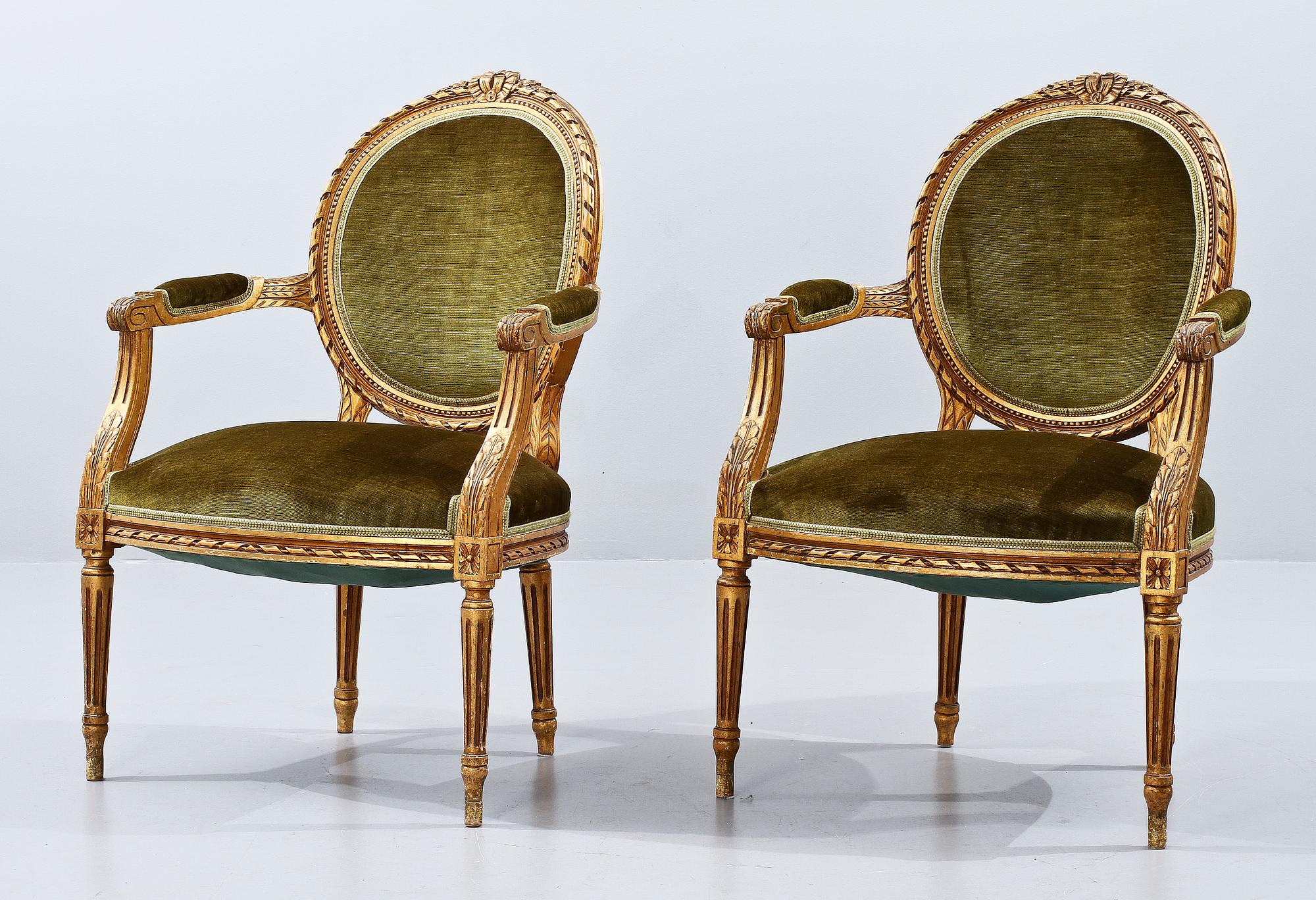 KARMSTOLAR, ett par, gustaviansk stil, 1800/1900-tal.